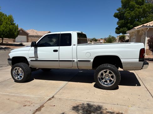 Used 1998 Dodge Ram 1500 Truck 4x4 Quad Cab image 2