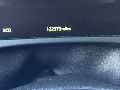 Used 2017 Jaguar F-PACE R-Sport image 15