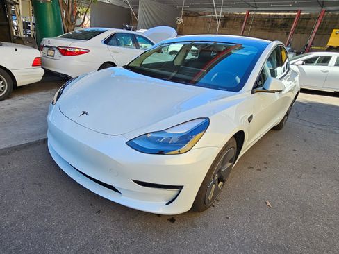 Used 2023 Tesla Model 3 Standard Range image 1