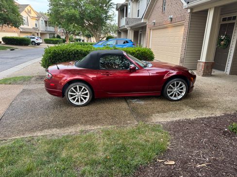 Used 2007 MAZDA MX-5 Miata Grand Touring w/ Premium Pkg RWD image 2
