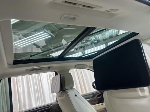 Used 2021 GMC Yukon Denali w/ Denali Premium Package image 8