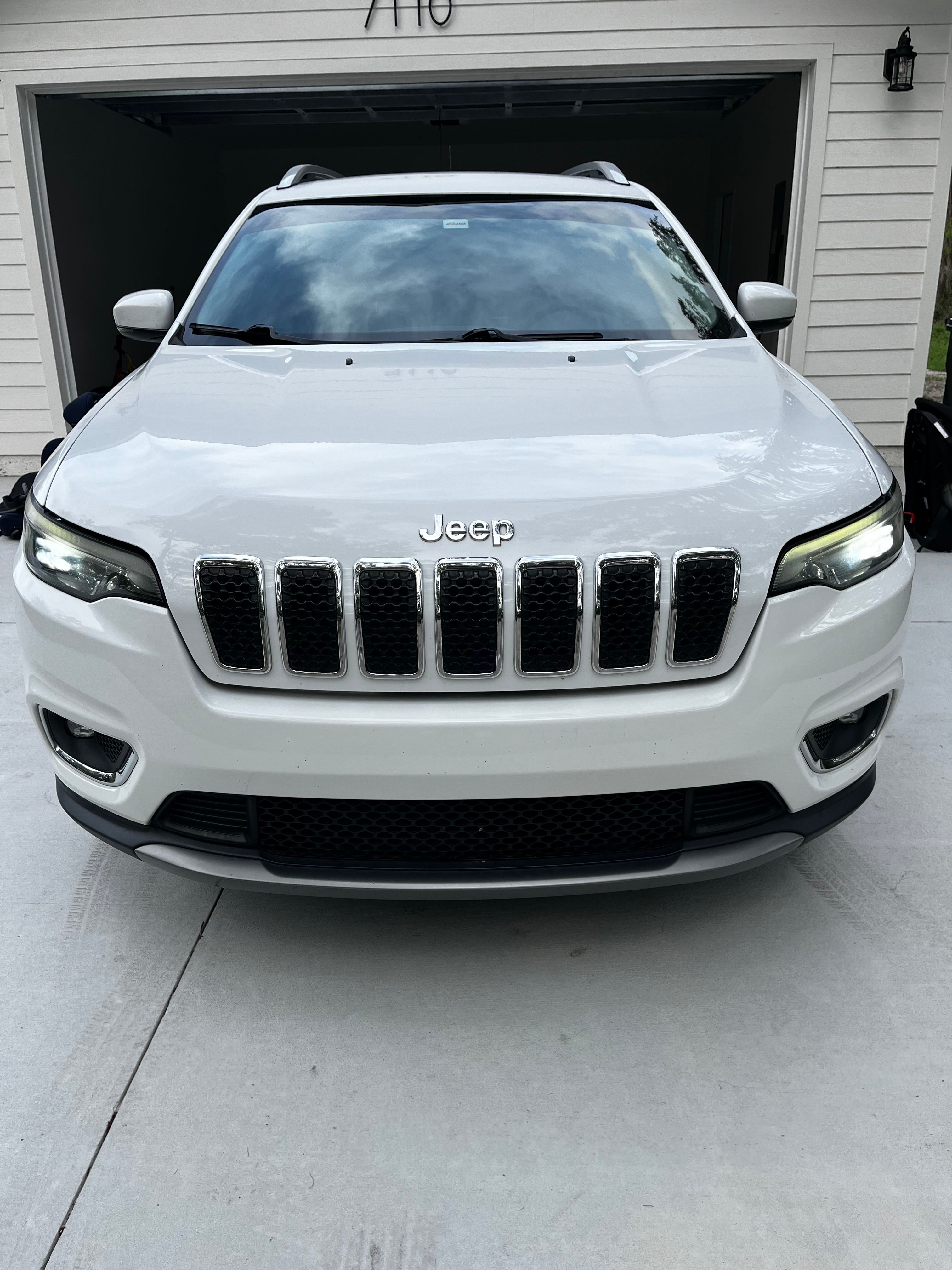 Used 2019 Jeep Cherokee Limited FWD image 5