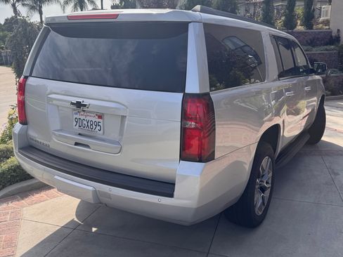 Used 2018 Chevrolet Suburban LT image 4