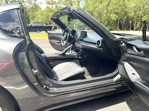 Used 2020 MAZDA MX-5 Miata RF Grand Touring RWD image 16