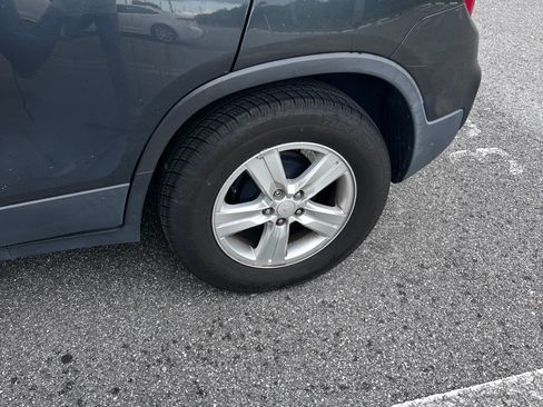 Used 2019 Chevrolet Trax LS FWD image 16