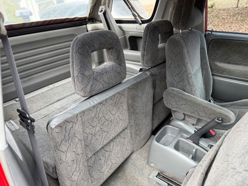 Used 2002 Chevrolet Tracker ZR2 image 10