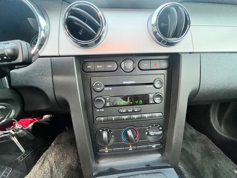 Used 2005 Ford Mustang GT Premium image 15