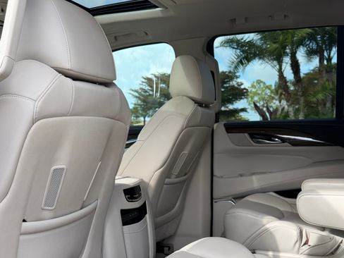Used 2019 Cadillac Escalade Luxury image 24