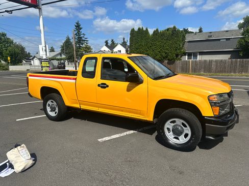 Used 2011 Chevrolet Colorado W/T AWD/4WD image 2