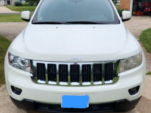 Used 2012 Jeep Grand Cherokee Laredo w/ Laredo E Group AWD/4WD image 4