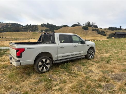 Used 2023 Ford F150 Lightning Platinum AWD/4WD image 2