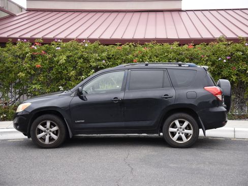 Used 2008 Toyota RAV4 Limited image 1