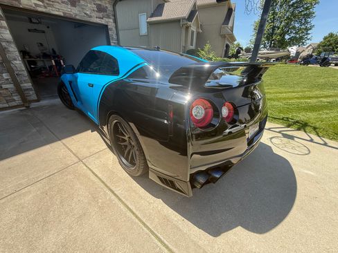 Used 2017 Nissan GT-R Premium AWD/4WD image 17