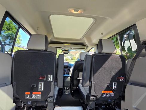 Used 2019 Ford Transit Connect Titanium w/ Titanium Premium Package image 11