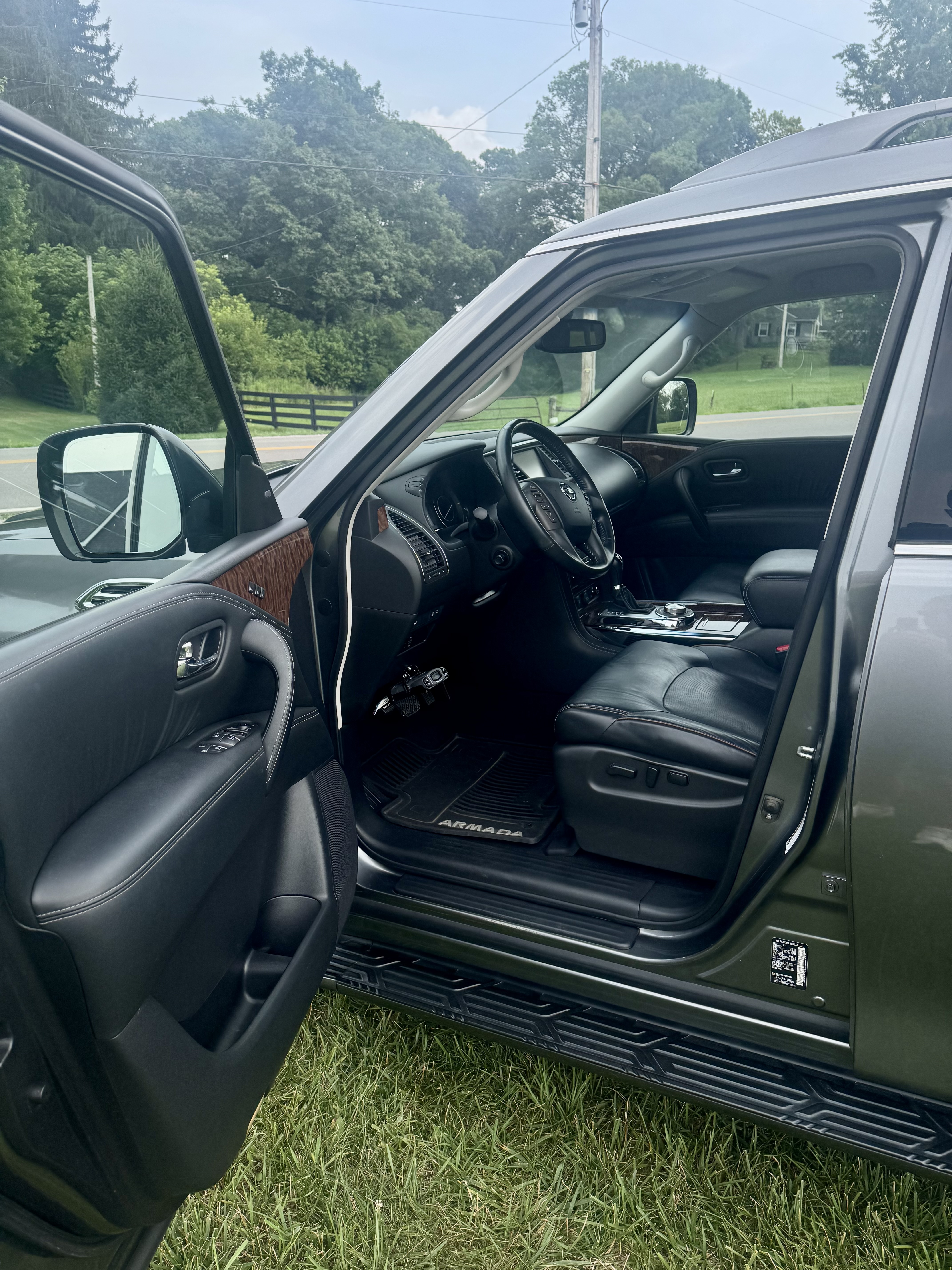 Used 2017 Nissan Armada Platinum w/ Captain Seat Package AWD/4WD image 8