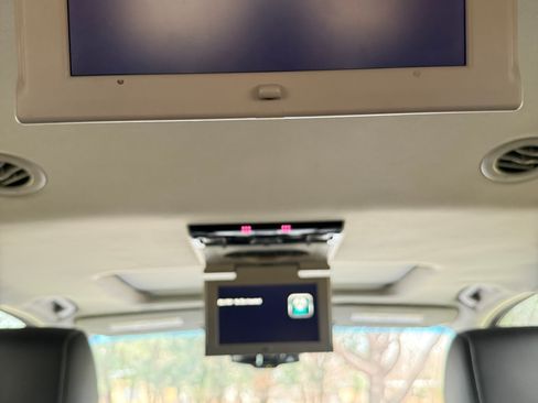 Used 2017 Chevrolet Suburban LT image 14