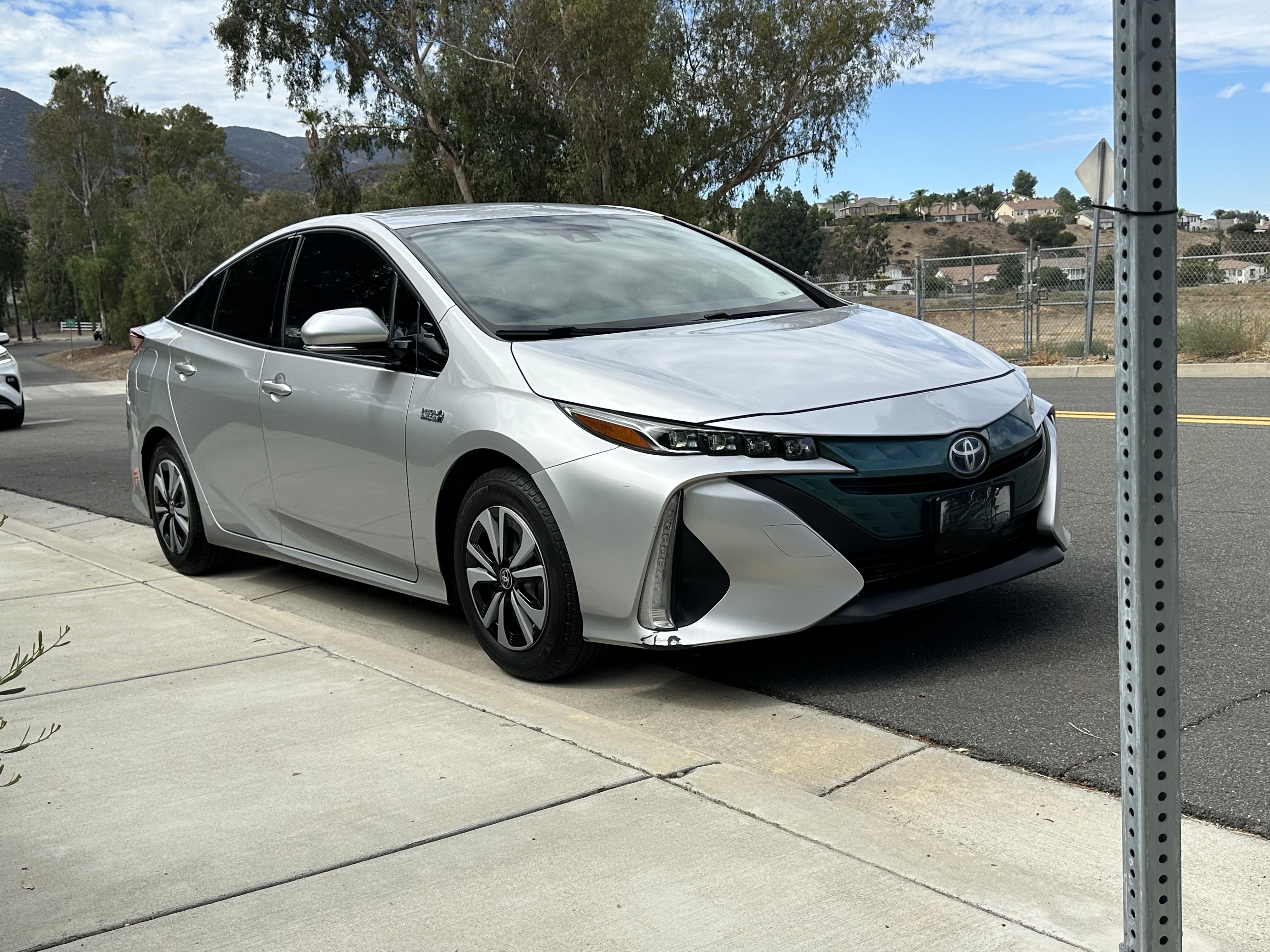 Used 2018 Toyota Prius Prime Premium w/ Carpet Mat Package FWD image 9