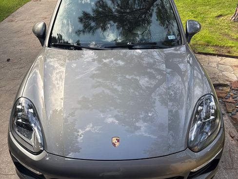 Used 2017 Porsche Cayenne S image 2