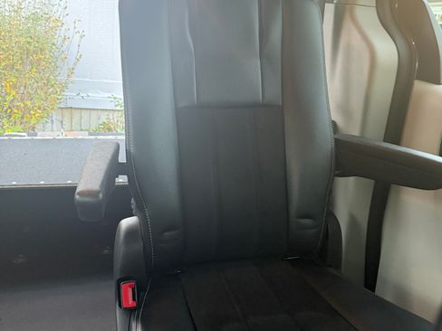 Used 2019 Dodge Grand Caravan SXT image 22