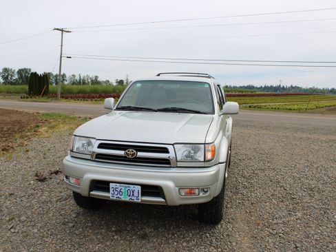 Used 2000 Toyota 4Runner Limited image 1