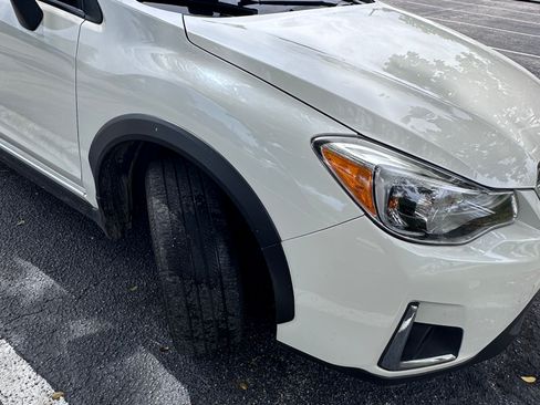 Used 2017 Subaru Crosstrek 2.0i Premium AWD/4WD image 11
