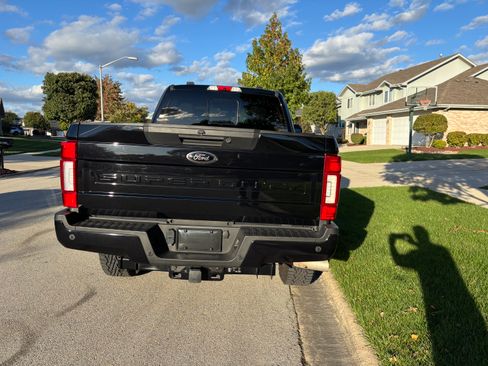 Used 2022 Ford F250 Lariat w/ Black Appearance Package image 5