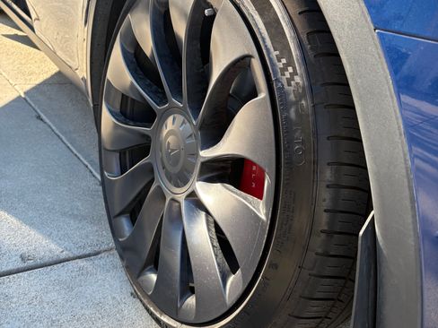 Used 2022 Tesla Model Y Performance AWD/4WD image 14