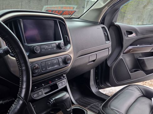 Used 2017 GMC Canyon Denali image 2