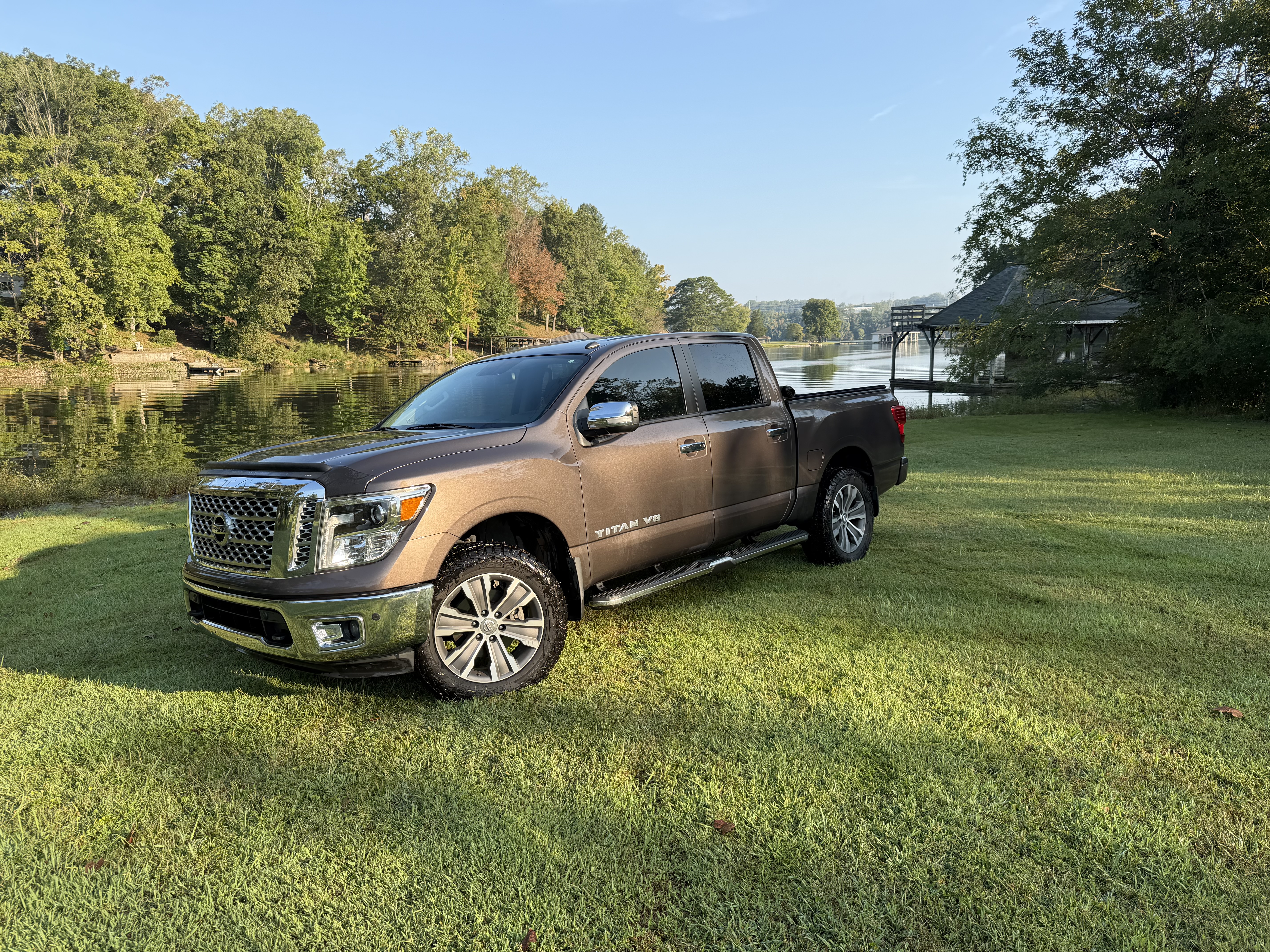 Used 2018 Nissan Titan SL AWD/4WD image 1