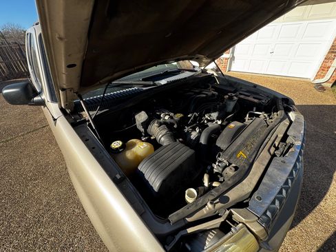 Used 2004 Ford Explorer Sport XLT image 23