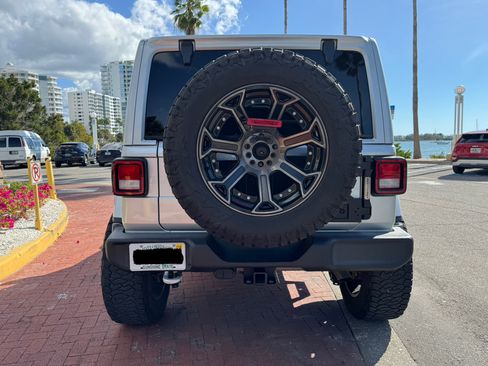 Used 2022 Jeep Wrangler Unlimited Sahara w/ Cold Weather Group image 8