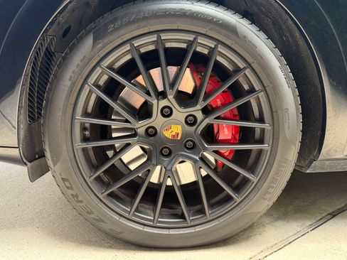 Used 2021 Porsche Cayenne GTS AWD/4WD image 21