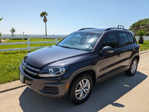 Used 2016 Volkswagen Tiguan S image 1