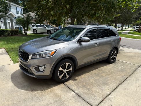 Used 2017 Kia Sorento EX AWD/4WD image 2
