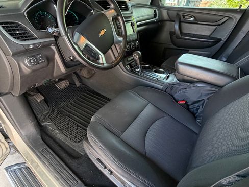 Used 2015 Chevrolet Traverse LT w/ LPO, 'HIT The Road' Package FWD image 11