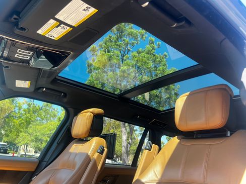 Used 2018 Land Rover Range Rover Long Wheelbase Autobiography image 22