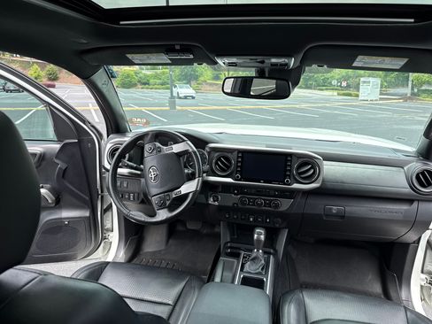 Used 2020 Toyota Tacoma Limited RWD image 8
