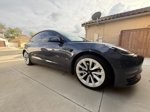 Used 2021 Tesla Model 3 Standard Range Plus image 1