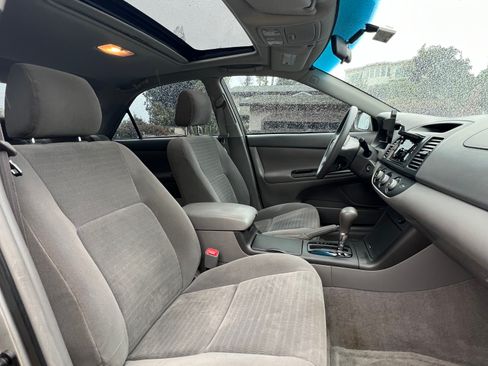 Used 2005 Toyota Camry LE image 9