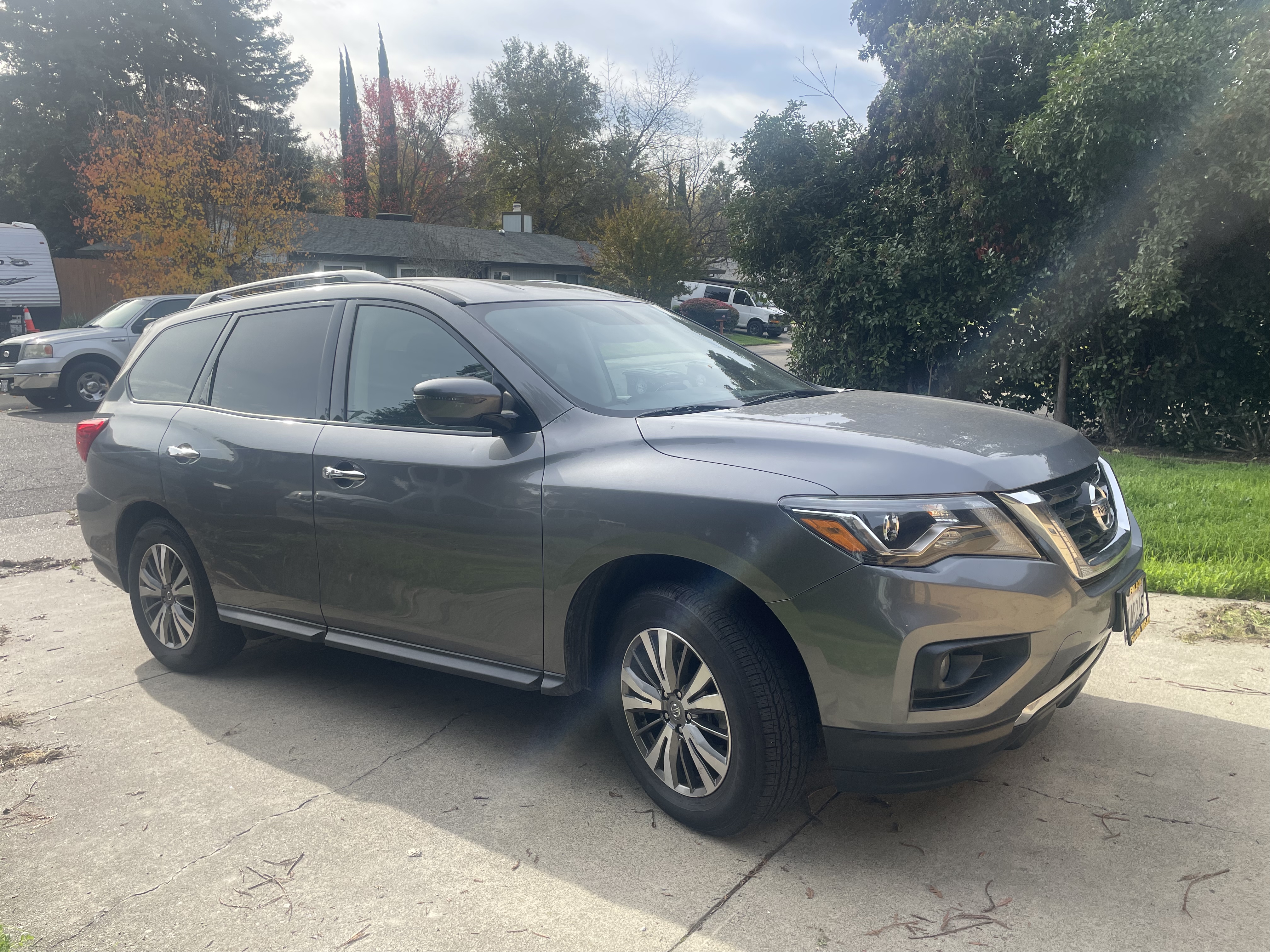 Used 2019 Nissan Pathfinder SV AWD/4WD image 2