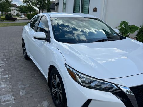 Used 2021 Nissan Sentra SV image 2