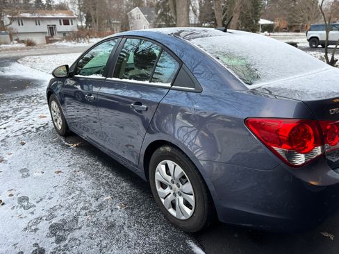 Used 2013 Chevrolet Cruze LS image 2