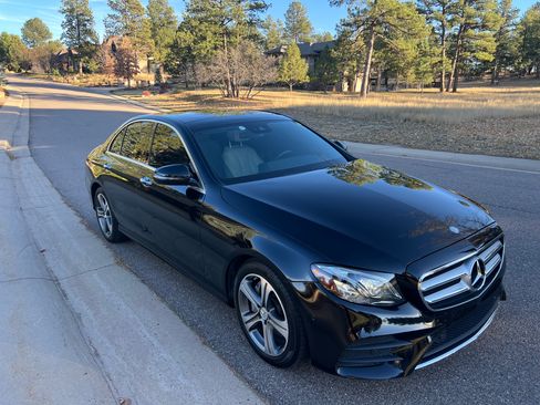 Used 2017 Mercedes-Benz E 300 4MATIC image 4