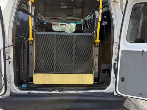 Used 2009 Ford E-150 and Econoline 150 image 6