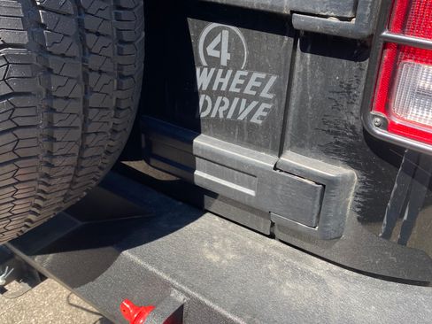 Used 2015 Jeep Wrangler Unlimited Sport image 27