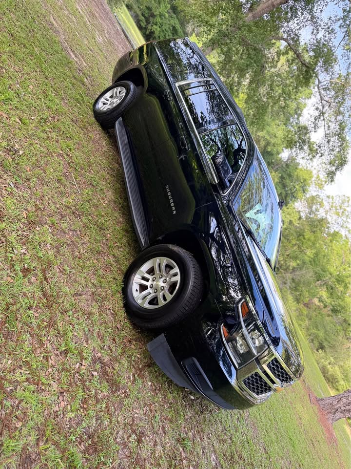 Used 2018 Chevrolet Suburban LT AWD/4WD image 6