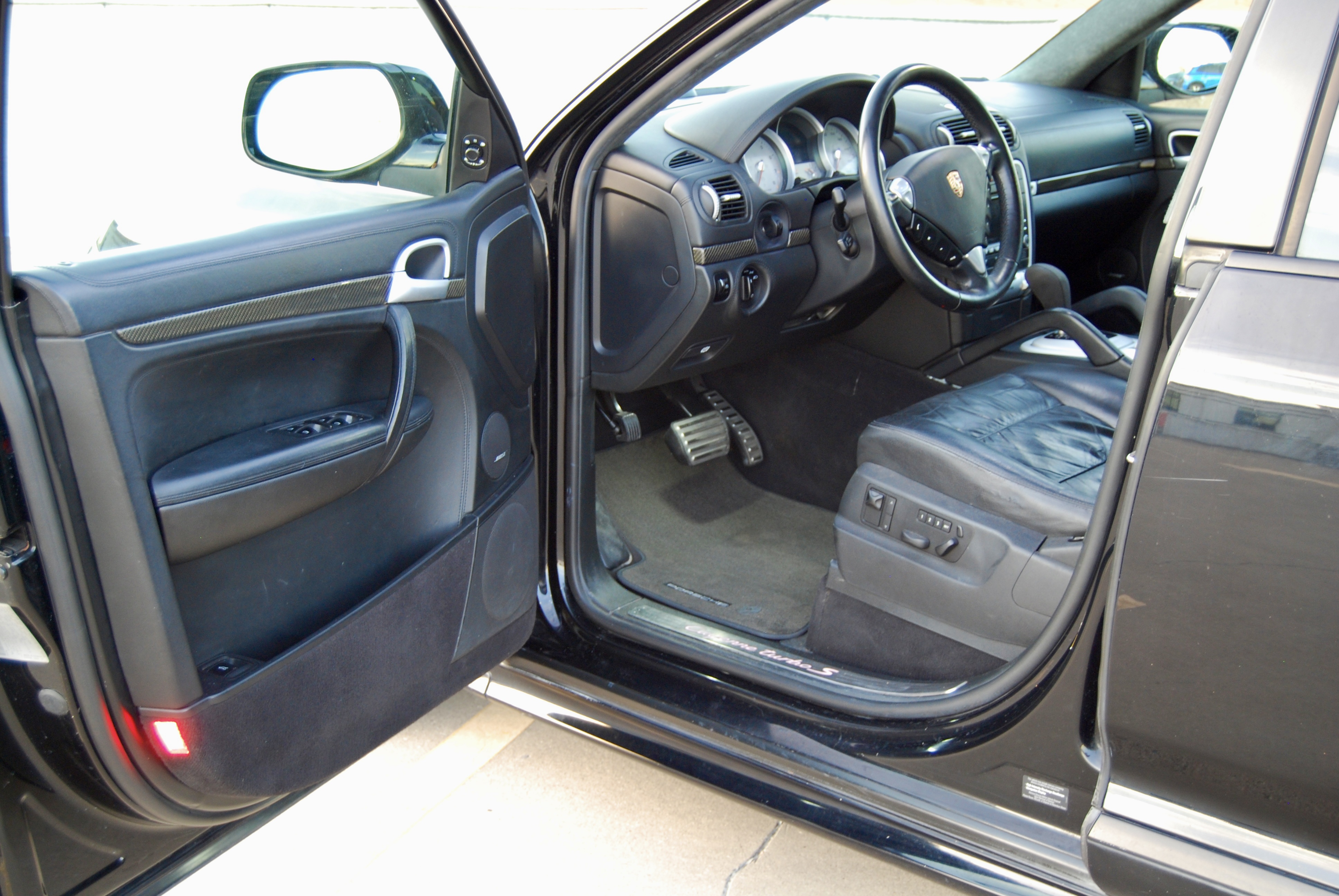 Used 2009 Porsche Cayenne Turbo S AWD/4WD image 15
