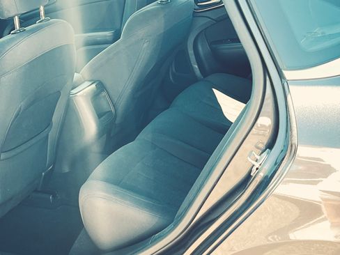 Used 2016 Chrysler 200 Limited w/ Anniversary Edition FWD image 8