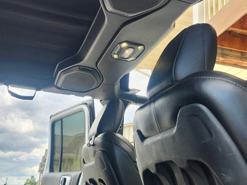 Used 2020 Jeep Gladiator Rubicon AWD/4WD image 16