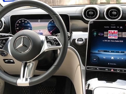 Used 2025 Mercedes-Benz GLC 300 4MATIC image 10